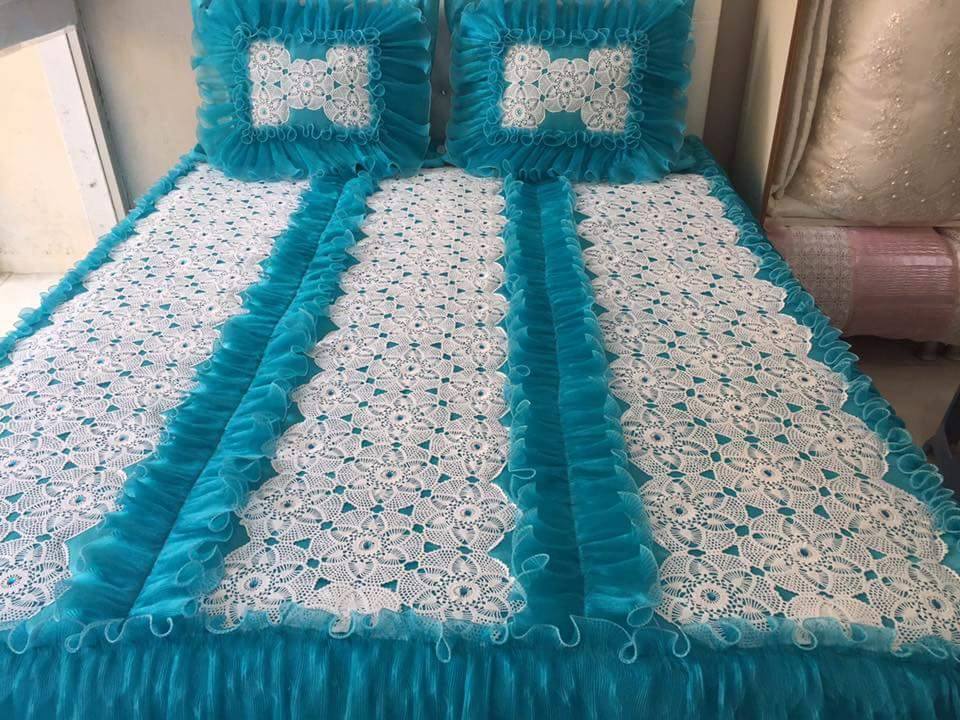 Motifli dantel yatak örtüsü