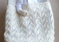 Beyaz ajurlu örgü bebek battaniyesi