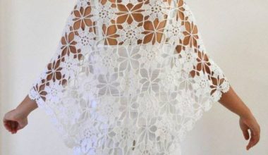 Beyaz motifli bayan şalları