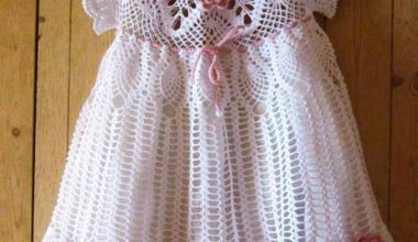 Beyaz örgü çiçekli çocuk elbise modeller,