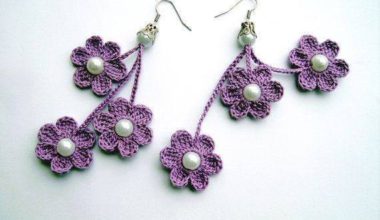 Lila ip ile örülmüş örgü küpe