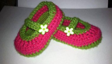 Pembe yeşil örgü bebek patik