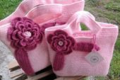 Pembe çiçekli örgü çanta