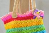Renkli örgü ipi ile işlenilmiş çanta