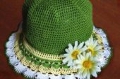 Yeşil örgü şapka