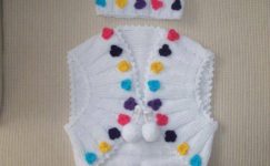 Şiş ile işlenilmiş örgü çocuk bolero