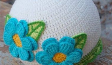 Mavi çiçekli örgü bere