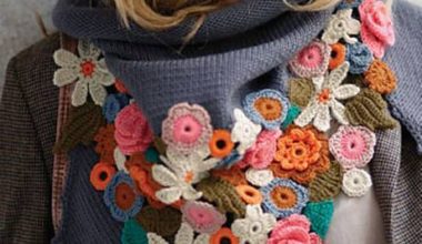 Çiçek motifleri ile süslenilmiş bayan boyun şalı