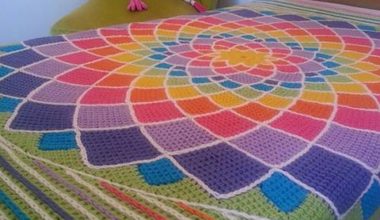 Renkli örgü battaniye örnekleri