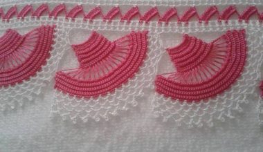 Pembe beyaz örgü havlu kenarı