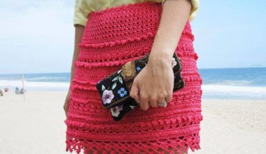 Kırmızı örgü bayan etek