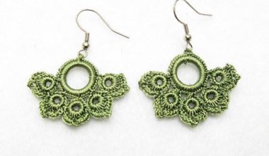 Yeşil el örgüsü küpe