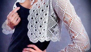 Tığ işi örgü kısa hırka modeli