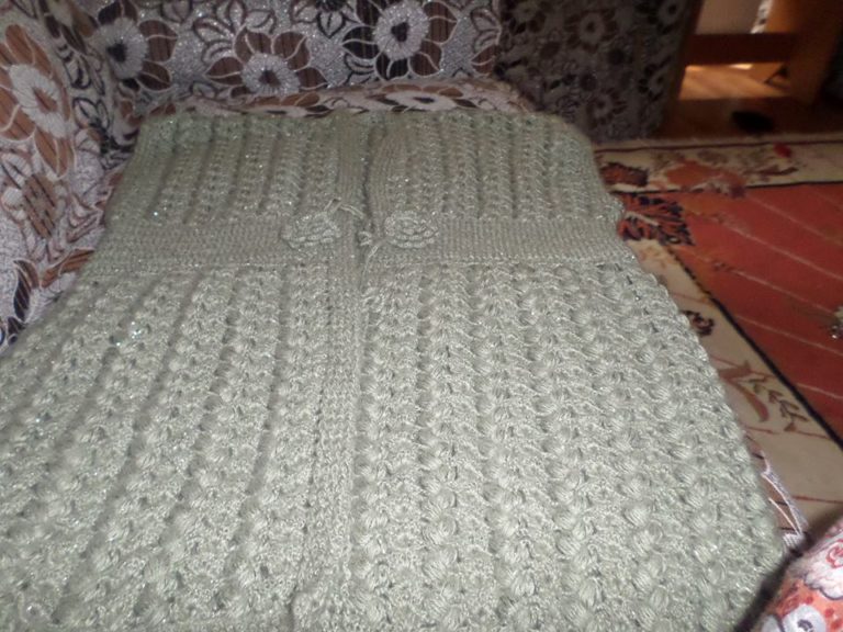 Bayanlar için örgü yelek modeli