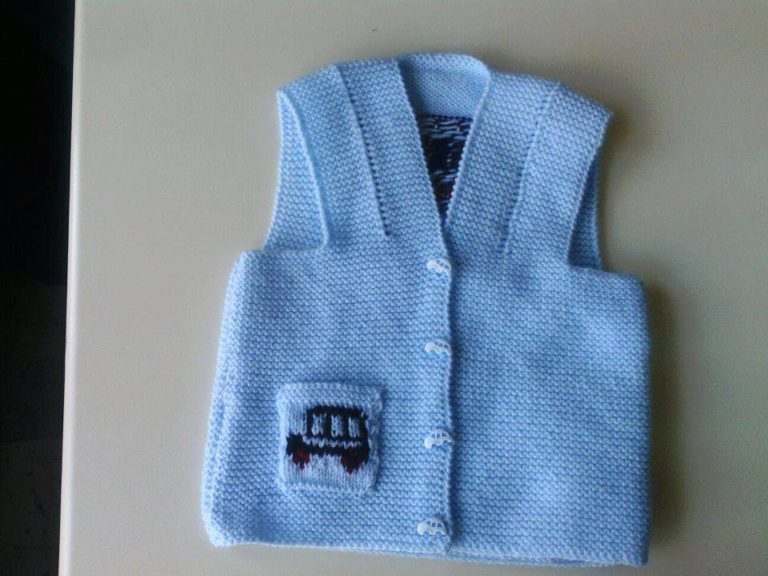 Mavi örgü erkek çocuk yelek