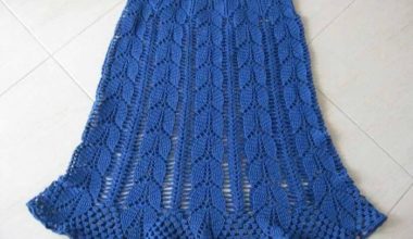 Mavi tığ işi örgü etek