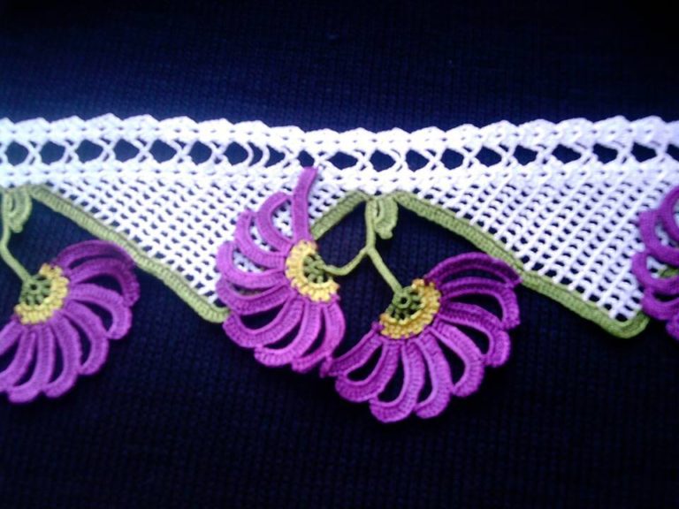 Eflatun çiçekli dantel havlu kenarı