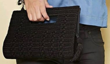 Siyah örgü el çantası