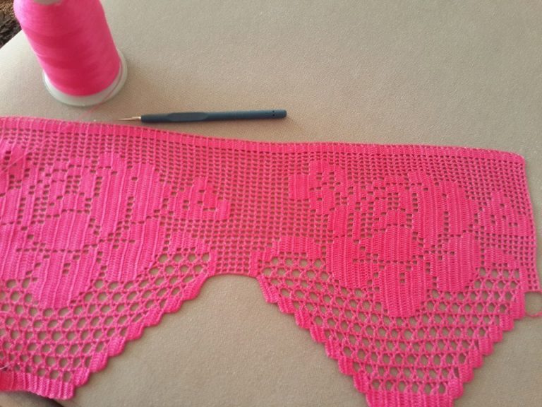 Pembe güllü çarşaf kenarı danteli