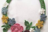 Çiçekli örgü kolye