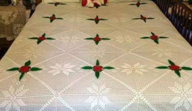 Çiçekli örgü yatak örtüsü