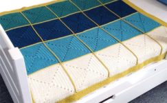 Motifli örgü bebek battaniye modeli