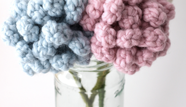 Dekoratif örgü çiçekler