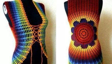 Renkli iplerden yapılmış örgü bayan yelek modeli