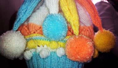 Ponponlu örgü çocuk bere