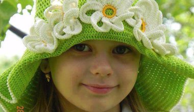 Yeşil çiçekli çocuk şapka