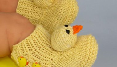 Sarı örgü patik modeli