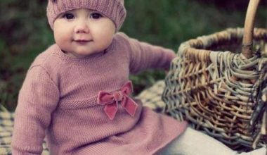 Kız çocukları için örgü bere ve elbise