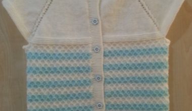 Mavi beyaz örgü yelek