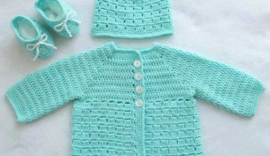 Renkli örgü bebek takım