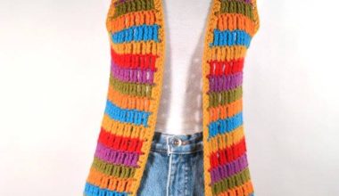 Renkli ipliklerle örülmüş örgü bayan yelek