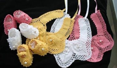 El örgüsü bebek önlük ve patik