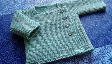 Haroşa örgü düğmeli çocuk hırka