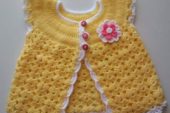 Sarı kız çocukları için örgü yelek