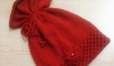 Kırmızı örgü çocuk bere