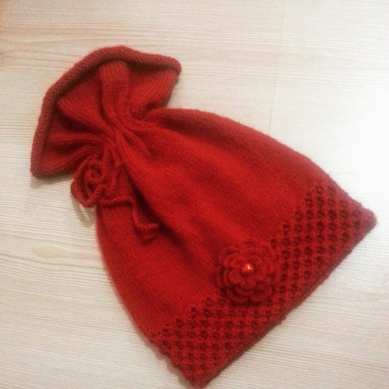 Kırmızı örgü bere