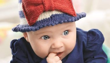 Kız çocukları için örgü şapka modeli