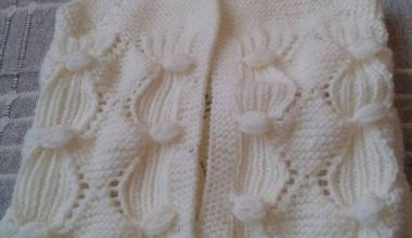 Beyaz örgü çocuk yelek