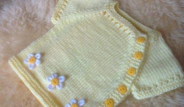 Sarı papatyalı örgü yelek modeli