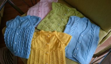 Şık örgü bebek yelekleri