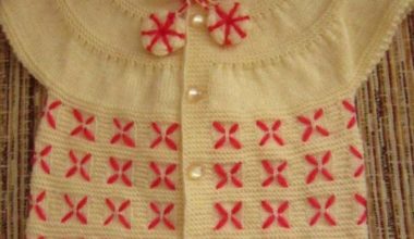 Kız çocukları için örgü yelek modeli