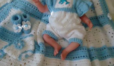 Mavi beyaz örgü bebek battaniye