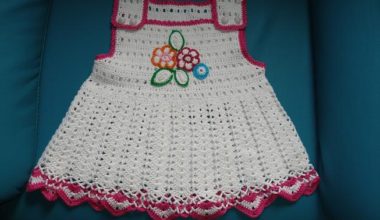 Pembe beyaz örgü elbise