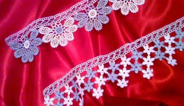 Renkli iplerden örülmüş dantel havlu kenarları