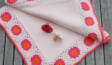 Motifli örgü bebek battaniye modeli