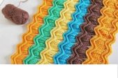 Tığla renkli iplerden örgü battaniye